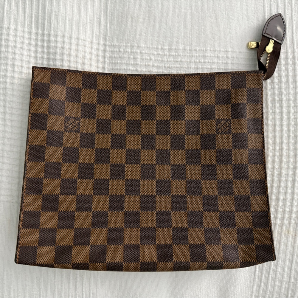 ❌SOLD❌ ⭐️ Authentic ⭐️ Louis Vuitton Damier Ebene Toiletry Pouch 26